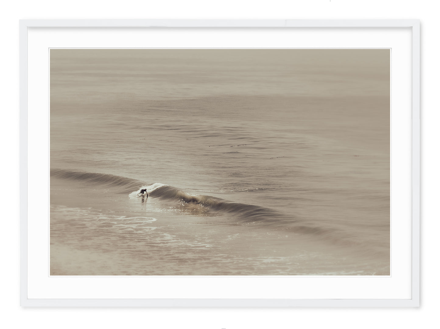 LONGBOARD SURFER