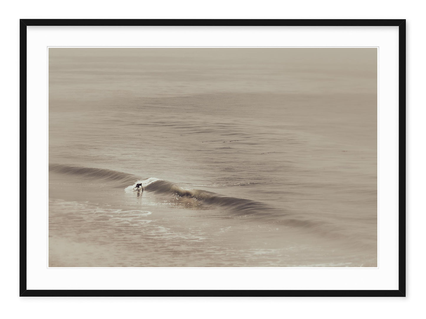 LONGBOARD SURFER