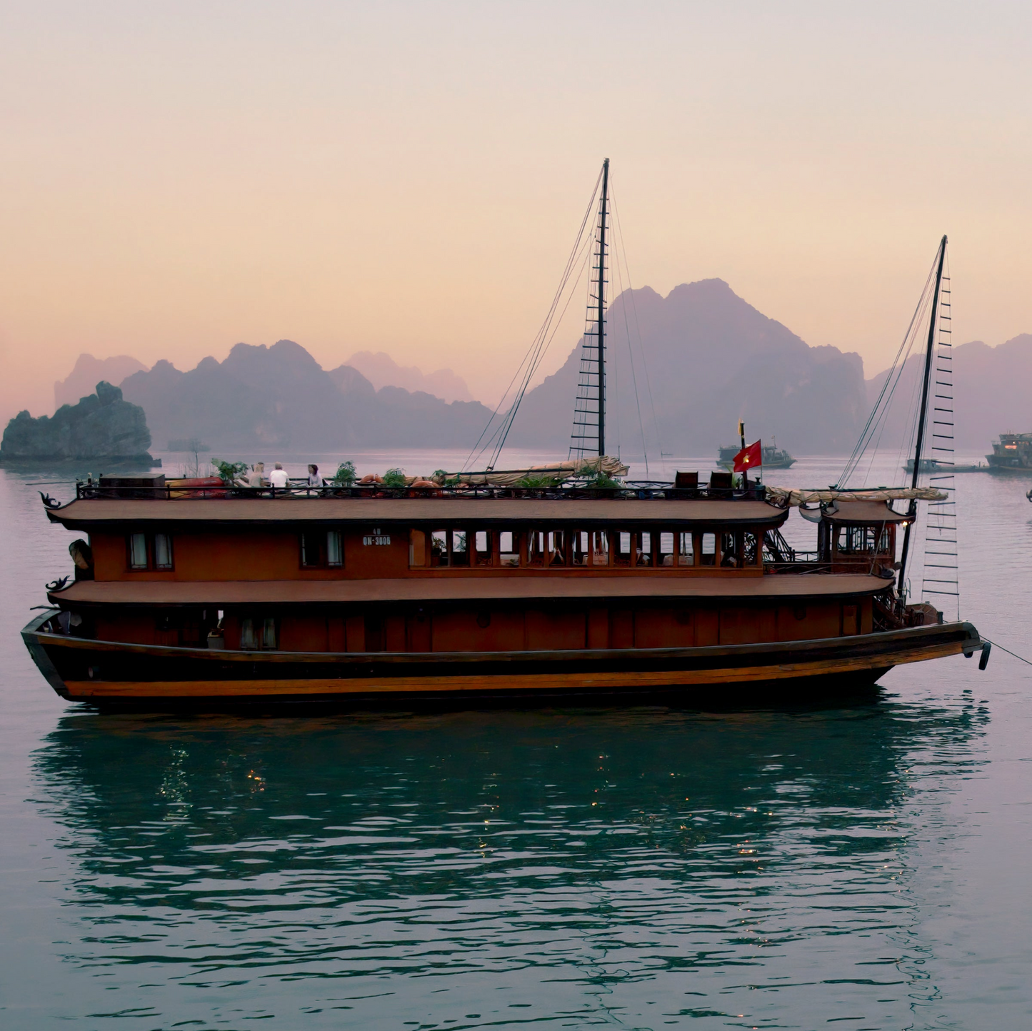 HALONG BAY SWIM