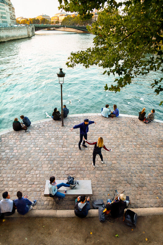 HAPPY HOUR ON THE SEINE